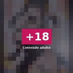 Capa do doujinshi hentai Yoru no Otsutome, do círculo Raijinkai: Yor Forger com o vestido preto de assassina e as agulhas douradas